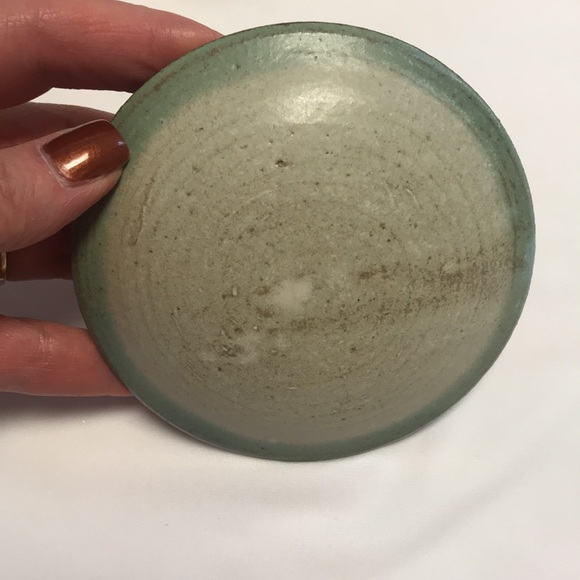 Signed Studio Art Pottery Garlic Keeper - Picture 5 of 9